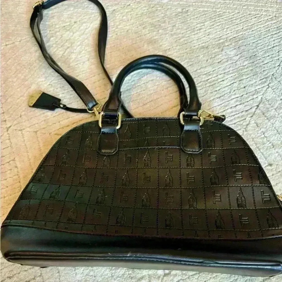 Beautiful London Fog vegan leather zip around purse. - Picture 3 of 9